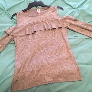 Gray shoulder cut out